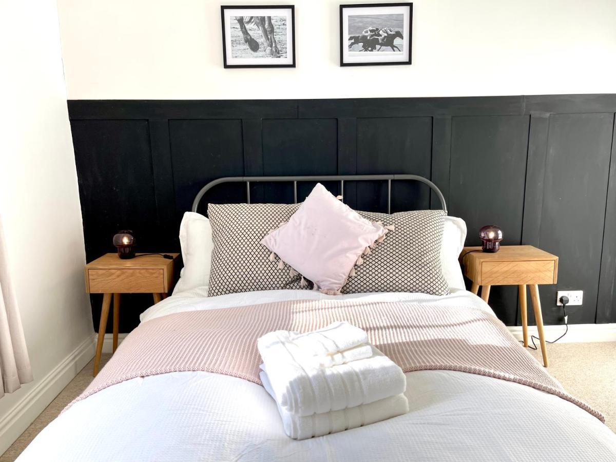 Am Living - Cheltenham Town Centre - St Georges Square Extérieur photo