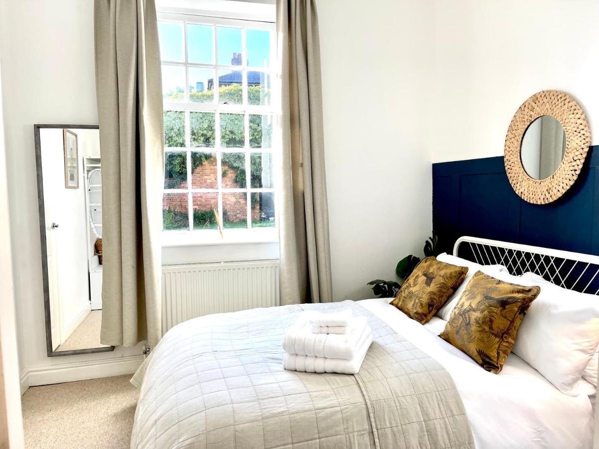 Am Living - Cheltenham Town Centre - St Georges Square Extérieur photo